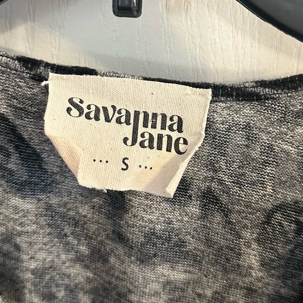 Savannah Jane casual leopard print with embroidered flowers shirt - Picture 5 of 6